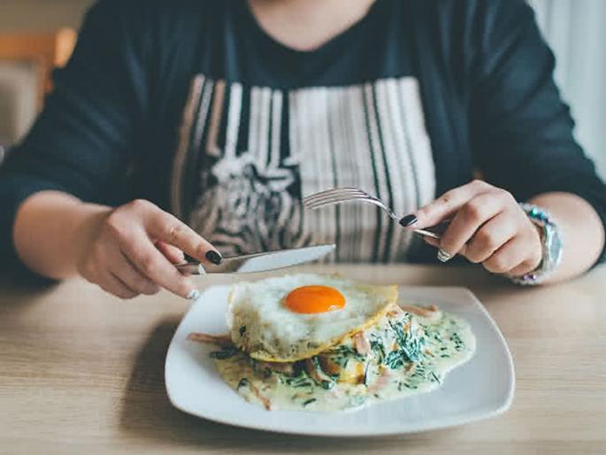 Eggs can be eaten daily in the summer | उन्हाळ्यात रोज अंडी खाल्ल्याने काही समस्या होते का? Eggs can be eaten daily in the summer | उन्हाळ्यात रोज अंडी खाल्ल्याने काही समस्या होते का?