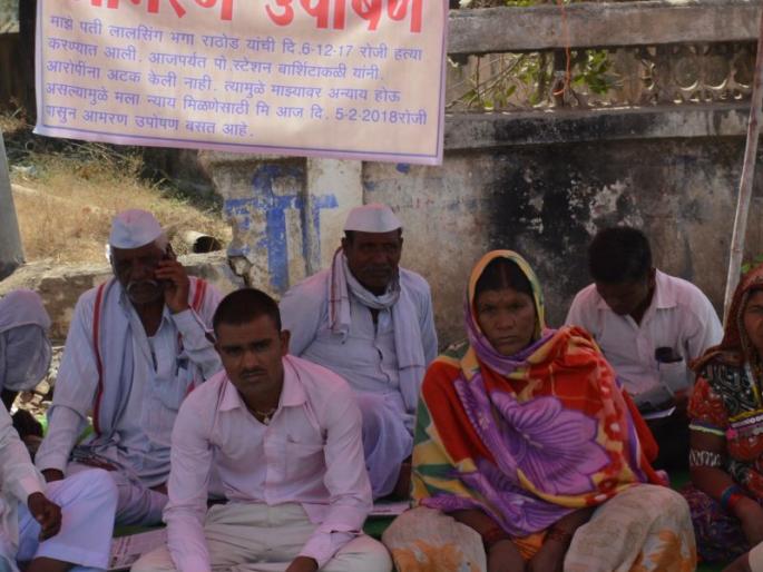 'mother and son' start fasting; The demand for arrest of the accused in the murder case! | ‘माय-लेका’चे उपोषण सुरू; हत्या प्रकरणातील आरोपींना अटक करण्याची मागणी! 'mother and son' start fasting; The demand for arrest of the accused in the murder case! | ‘माय-लेका’चे उपोषण सुरू; हत्या प्रकरणातील आरोपींना अटक करण्याची मागणी!