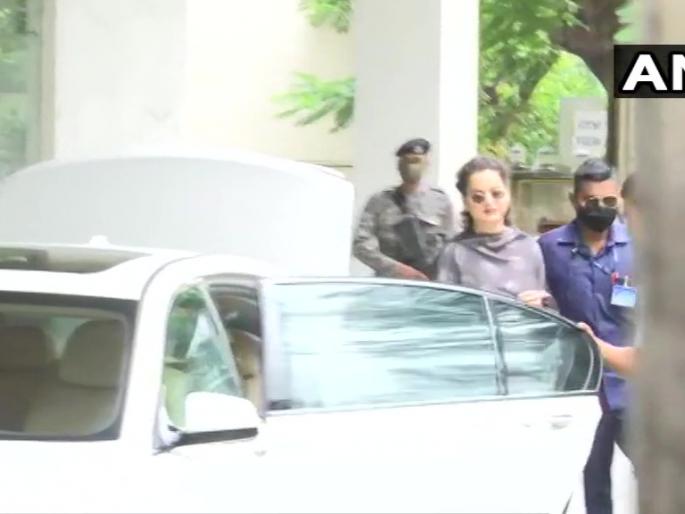Kangana Ranaut Leave from Mumbai; Once again she says PoK, target Shiv Sena! | मुंबईतून जाता जाता कंगना राणौतची शेरोशायरी; PoKवरून हटेना, टार्गेट शिवसेना! Kangana Ranaut Leave from Mumbai; Once again she says PoK, target Shiv Sena! | मुंबईतून जाता जाता कंगना राणौतची शेरोशायरी; PoKवरून हटेना, टार्गेट शिवसेना!