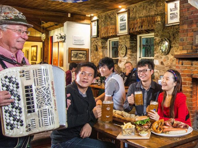 Wandering in Hahndorf, Australia… | ऑस्ट्रेलियामधल्या 'जर्मनीत' भटकताना…