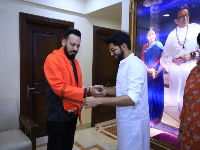 Maharashtra Election 2019: Salman Khan's Bodyguard Shera Joins Shiv Sena | Maharashtra Election 2019: शिवसेनेला मिळाला बॉलिवूडचा 'बॉडीगार्ड'; आदित्य ठाकरेंच्या उपस्थितीत बांधलं शिवबंधन Maharashtra Election 2019: Salman Khan's Bodyguard Shera Joins Shiv Sena | Maharashtra Election 2019: शिवसेनेला मिळाला बॉलिवूडचा 'बॉडीगार्ड'; आदित्य ठाकरेंच्या उपस्थितीत बांधलं शिवबंधन