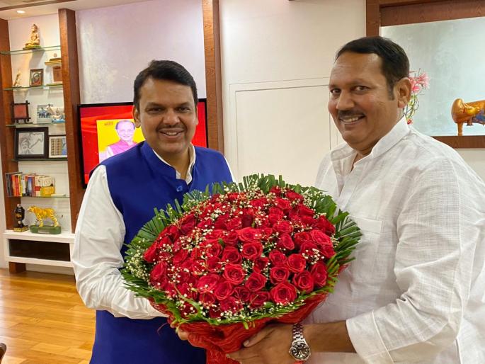 Despite the defeat in the Lok Sabha by-election, Udayan Raje's identity remained 'member of parliament' in social media | लोकसभा पोटनिवडणुकीतील पराभवानंतरही सोशल मीडियात उदयनराजेंची 'ही' ओळख कायम Despite the defeat in the Lok Sabha by-election, Udayan Raje's identity remained 'member of parliament' in social media | लोकसभा पोटनिवडणुकीतील पराभवानंतरही सोशल मीडियात उदयनराजेंची 'ही' ओळख कायम