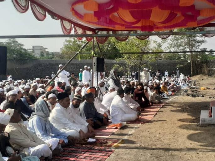 50 thousand brothers offered namaz at Hotgi Road Eidgah ground | होटगी रोड ईदगाह मैदानावर ५० हजार बांधवांची नमाज अदा 50 thousand brothers offered namaz at Hotgi Road Eidgah ground | होटगी रोड ईदगाह मैदानावर ५० हजार बांधवांची नमाज अदा