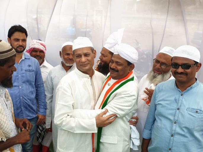 Celebrating Eid in Khamagao; pray for good rains | खामगावात ईद उत्साहात साजरी; चांगल्या पावसासाठी मागितली दुवा Celebrating Eid in Khamagao; pray for good rains | खामगावात ईद उत्साहात साजरी; चांगल्या पावसासाठी मागितली दुवा