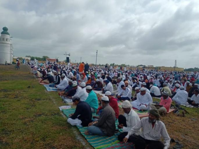 'Eid-ul-Azha' with enthusiasm in Washim district | वाशिम जिल्ह्यात ‘ईद-उल-अजहा’ उत्साहात 'Eid-ul-Azha' with enthusiasm in Washim district | वाशिम जिल्ह्यात ‘ईद-उल-अजहा’ उत्साहात