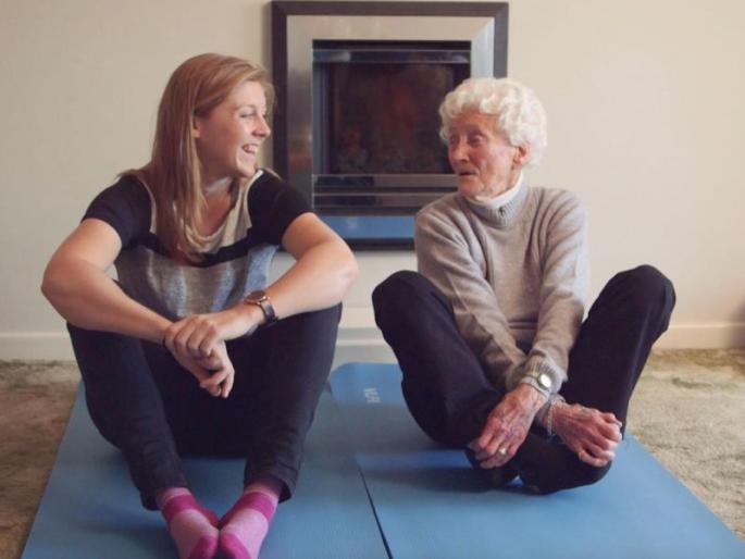 107-year-old women's cricketer is Yoga Master; What is the secret to living it ... | 107 वर्षांची महिला क्रिकेटपटू ठरतेय योगा मास्टर; काय आहे जगण्याचे रहस्य ते जाणून घ्या...