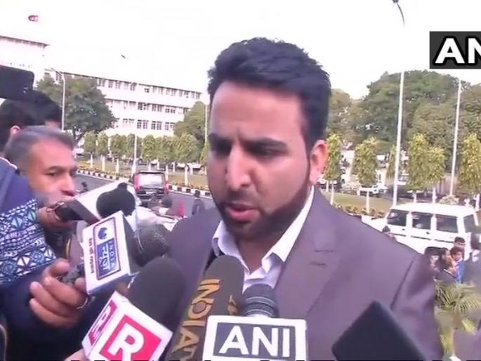 Militants who are from Kashmir are martyrs says PDP MLA cause controversy | 'काश्मीरमधील दहशतवादी शहीद, ते आपल्या भावासारखे', पीडीपी आमदाराची मुक्ताफळे  Militants who are from Kashmir are martyrs says PDP MLA cause controversy | 'काश्मीरमधील दहशतवादी शहीद, ते आपल्या भावासारखे', पीडीपी आमदाराची मुक्ताफळे