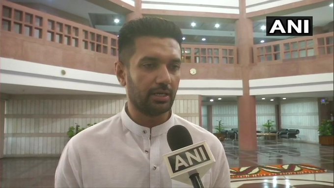 Appoint NDA convenor, for better coordination b/w alliance partners Says Chirag Paswan, LJP National President | NDA मधील घटकपक्षांचा संवाद तुटला?; लोक जनशक्ती पार्टी प्रमुखांनी केली बैठकीत 'ही' मागणी Appoint NDA convenor, for better coordination b/w alliance partners Says Chirag Paswan, LJP National President | NDA मधील घटकपक्षांचा संवाद तुटला?; लोक जनशक्ती पार्टी प्रमुखांनी केली बैठकीत 'ही' मागणी