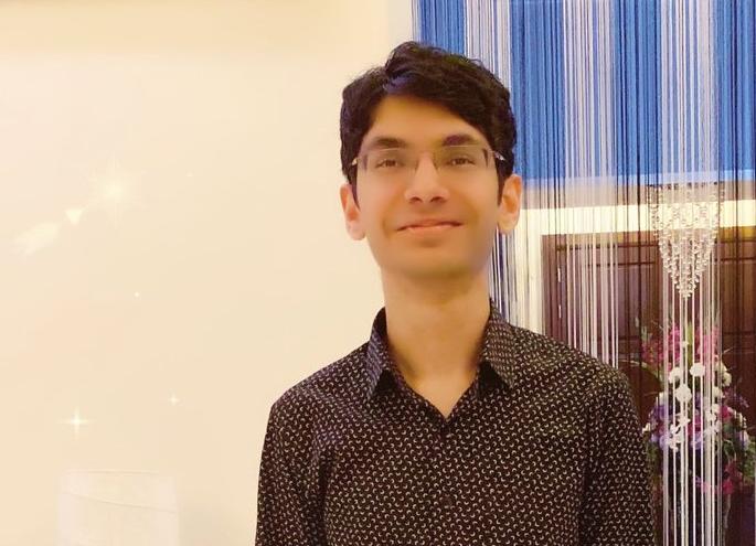 actor kamaal r khan tweets about his son Faisal Khan car accident | या वादग्रस्त अभिनेत्याच्या मुलाने केला अपघात, आता मागतोय ऑडी आर 8 किंवा रेंज रोव्हर!! actor kamaal r khan tweets about his son Faisal Khan car accident | या वादग्रस्त अभिनेत्याच्या मुलाने केला अपघात, आता मागतोय ऑडी आर 8 किंवा रेंज रोव्हर!!