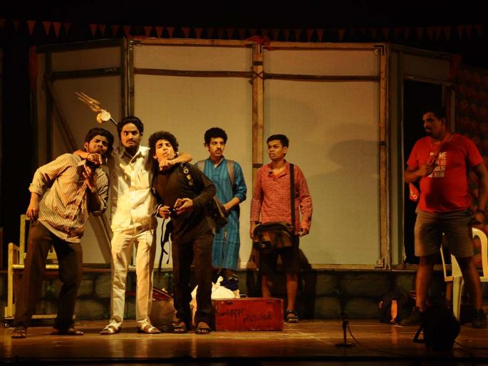 'Ekadashavatar' which won the most prizes but could not won title of sawai one act play competition | सर्वाधिक बक्षीसं जिंकलेली पण 'सवाई' न ठरू शकलेली 'एकादशावतार' 'Ekadashavatar' which won the most prizes but could not won title of sawai one act play competition | सर्वाधिक बक्षीसं जिंकलेली पण 'सवाई' न ठरू शकलेली 'एकादशावतार'