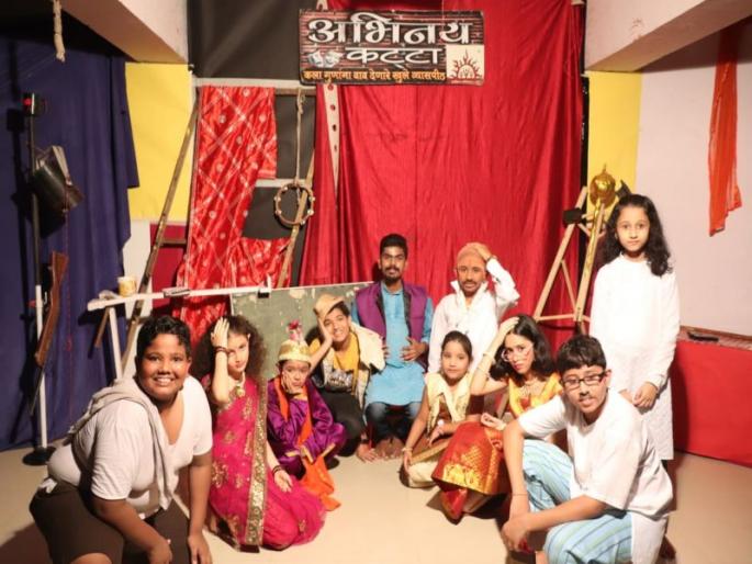 The acting drama is based on the play written by VV Shirwadkar | अभिनय कट्ट्यावर वि.वा.शिरवाडकर लिखित नाटक बसते आहे एकांकिकेची धम्माल  The acting drama is based on the play written by VV Shirwadkar | अभिनय कट्ट्यावर वि.वा.शिरवाडकर लिखित नाटक बसते आहे एकांकिकेची धम्माल