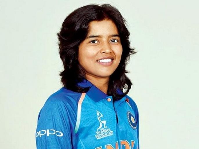 Shocking Pakistan has beaten the women cricketer by storming the stage | धक्कादायक! पाकिस्तानला धूळ चारणा-या महिला क्रिकेटपटूला धक्के मारून उतरवलं मंचावरून Shocking Pakistan has beaten the women cricketer by storming the stage | धक्कादायक! पाकिस्तानला धूळ चारणा-या महिला क्रिकेटपटूला धक्के मारून उतरवलं मंचावरून