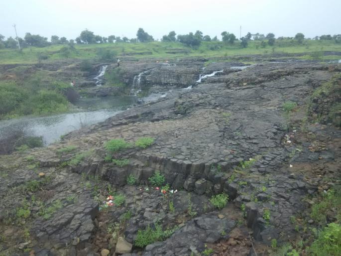 ekburji dam of washim district overflow | वाशिमला पाणीपुरवठा करणारा एकबुर्जी प्रकल्प ‘ओव्हरफ्लो’ ekburji dam of washim district overflow | वाशिमला पाणीपुरवठा करणारा एकबुर्जी प्रकल्प ‘ओव्हरफ्लो’