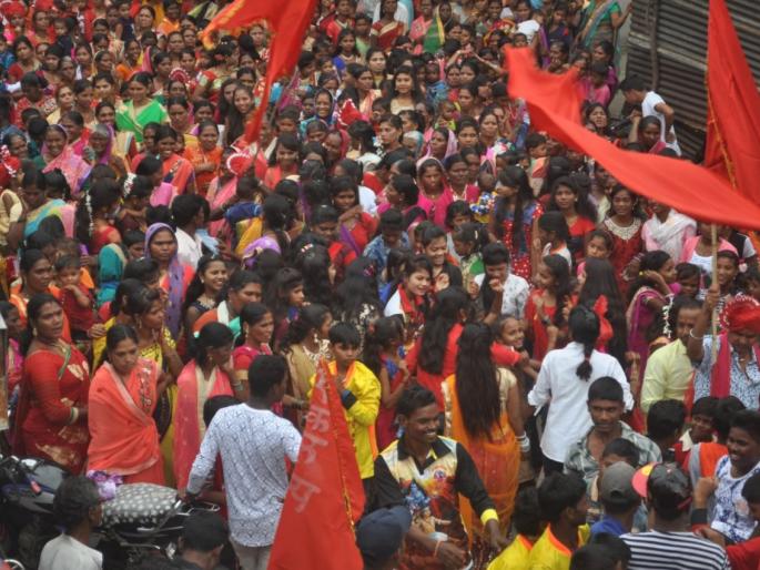 The procession on the occasion of Veer Ekalavya Jayanti in Buldhana city | बुलडाणा शहरात वीर एकलव्य जयंतीनिमित्त मिरवणूक The procession on the occasion of Veer Ekalavya Jayanti in Buldhana city | बुलडाणा शहरात वीर एकलव्य जयंतीनिमित्त मिरवणूक