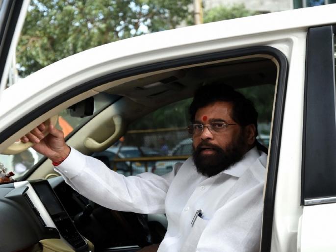 The route of 'Lalpari' changed for the Chief Minister's visit to Paithan who did not want traffic protocol | वाहतूक प्रोटोकॉल नको म्हणणाऱ्या मुख्यमंत्र्यांच्या पैठण दौऱ्यासाठी 'लालपरी'चा मार्गच बदलला The route of 'Lalpari' changed for the Chief Minister's visit to Paithan who did not want traffic protocol | वाहतूक प्रोटोकॉल नको म्हणणाऱ्या मुख्यमंत्र्यांच्या पैठण दौऱ्यासाठी 'लालपरी'चा मार्गच बदलला