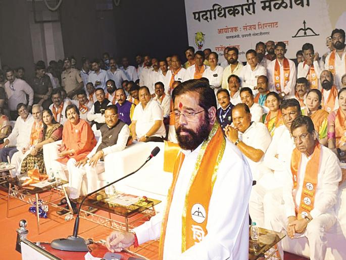 To win in municipal and ZP elections, take all those who join the party; Deputy Chief Minister Eknath Shinde | महापालिका, जि.प.त विजयी होण्यासाठी पक्षात जे येतील, त्या सर्वांना घ्या; एकनाथ शिंदे To win in municipal and ZP elections, take all those who join the party; Deputy Chief Minister Eknath Shinde | महापालिका, जि.प.त विजयी होण्यासाठी पक्षात जे येतील, त्या सर्वांना घ्या; एकनाथ शिंदे