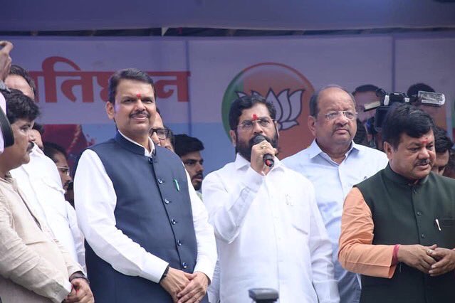 big celebration of dahi handi in mumbai thane and nearby areas and political taut too | राजकीय टोलेबाजीचे थरावर थर! सर्वसामान्यांचे मनोरंजन; ‘जय जवान’ची ९ थर रचून सलामी