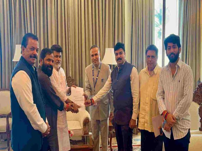 Maharashtra finally become clear that Eknath Shinde will take oath as Deputy Chief Minister | उपमुख्यमंत्री होण्यासाठी एकनाथ शिंदे यांचा अखेरच्या क्षणी होकार; राजभवानाला दिली माहिती Maharashtra finally become clear that Eknath Shinde will take oath as Deputy Chief Minister | उपमुख्यमंत्री होण्यासाठी एकनाथ शिंदे यांचा अखेरच्या क्षणी होकार; राजभवानाला दिली माहिती