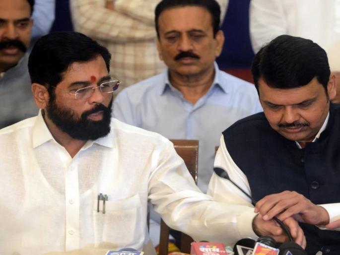 ... and Fadnavis pulled the mic in front of Shinden, Eknath Shinde leader of the government, but hold of Devendra Fadnavis? | ...आणि फडणवीसांनी शिंदेंसमोरचा माईक खेचला, सरकारचे नाथ एकनाथ, पण दबदबा देवेंद्रांचाच? ... and Fadnavis pulled the mic in front of Shinden, Eknath Shinde leader of the government, but hold of Devendra Fadnavis? | ...आणि फडणवीसांनी शिंदेंसमोरचा माईक खेचला, सरकारचे नाथ एकनाथ, पण दबदबा देवेंद्रांचाच?