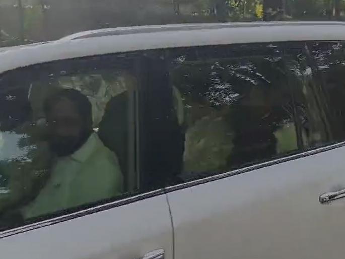Devendra Fadnavis, Ajit Pawar arrived on the warsha bungalow, accompanied eknath Shinde to the Raj Bhavan | देवेंद्र फडणवीस, अजित पवार वर्षावर आले, शिंदेंना सोबत घेऊन राजभवनावर गेले; सत्ता स्थापनेचा दावा केला Devendra Fadnavis, Ajit Pawar arrived on the warsha bungalow, accompanied eknath Shinde to the Raj Bhavan | देवेंद्र फडणवीस, अजित पवार वर्षावर आले, शिंदेंना सोबत घेऊन राजभवनावर गेले; सत्ता स्थापनेचा दावा केला