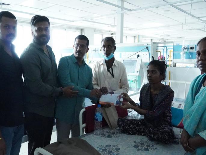 Eknath Shinde Foundation rushed to help Neelam! Aid of one lakh, another one lakh will be given | नीलमच्या मदतीला धावले एकनाथ शिंदे फाउंडेशन! एक लाखाची मदत, आणखी एक लाख देणार Eknath Shinde Foundation rushed to help Neelam! Aid of one lakh, another one lakh will be given | नीलमच्या मदतीला धावले एकनाथ शिंदे फाउंडेशन! एक लाखाची मदत, आणखी एक लाख देणार