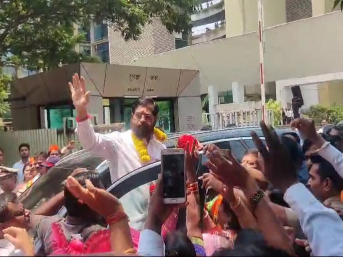 Chief Minister eknath shinde came and left without speaking Power Show of Srirang Barane | मुख्यमंत्री एकनाथ शिंदे आले अन् न बोलताच निघून गेले! श्रीरंग बारणेंचे शक्तिप्रदर्शन Chief Minister eknath shinde came and left without speaking Power Show of Srirang Barane | मुख्यमंत्री एकनाथ शिंदे आले अन् न बोलताच निघून गेले! श्रीरंग बारणेंचे शक्तिप्रदर्शन