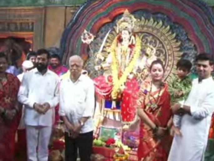 cm eknath shinde performed maha aarti of durgeshwari on tembhi naka in thane | मुख्यमंत्री एकनाथ शिंदे यांनी केली टेंभीनाक्यावरील दुर्गेश्वरीची महाआरती cm eknath shinde performed maha aarti of durgeshwari on tembhi naka in thane | मुख्यमंत्री एकनाथ शिंदे यांनी केली टेंभीनाक्यावरील दुर्गेश्वरीची महाआरती