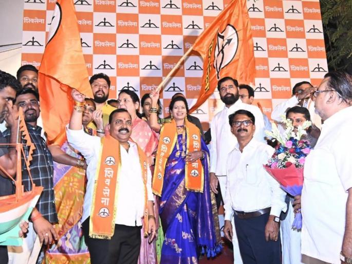 thackeray group setback in baramati office bearers district chiefs left the party and join shiv sena shinde group | ठाकरे गटाला बारामतीत धक्का! पदाधिकारी, जिल्हाप्रमुखांचा पक्षाला रामराम, शिंदे गटात प्रवेश thackeray group setback in baramati office bearers district chiefs left the party and join shiv sena shinde group | ठाकरे गटाला बारामतीत धक्का! पदाधिकारी, जिल्हाप्रमुखांचा पक्षाला रामराम, शिंदे गटात प्रवेश