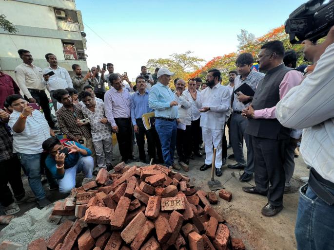 Thane: You decide the reward or the action! Chief Minister Eknath Shinde warned the municipal authorities | Thane: सत्कार की कारवाई तुम्हीच ठरवा! मुख्यमंत्री एकनाथ शिंदे यांनी दिला पालिका अधिकाऱ्यांना इशारा Thane: You decide the reward or the action! Chief Minister Eknath Shinde warned the municipal authorities | Thane: सत्कार की कारवाई तुम्हीच ठरवा! मुख्यमंत्री एकनाथ शिंदे यांनी दिला पालिका अधिकाऱ्यांना इशारा