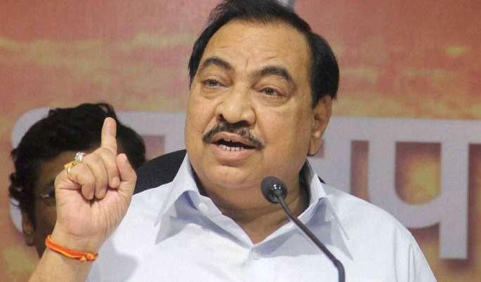Governor's 'acknowledgment' of Eknath Khadse's 'public service'! | एकनाथ खडसेंच्या ‘जनसेवेला’ राज्यपालांची ‘पोच’ ! Governor's 'acknowledgment' of Eknath Khadse's 'public service'! | एकनाथ खडसेंच्या ‘जनसेवेला’ राज्यपालांची ‘पोच’ !