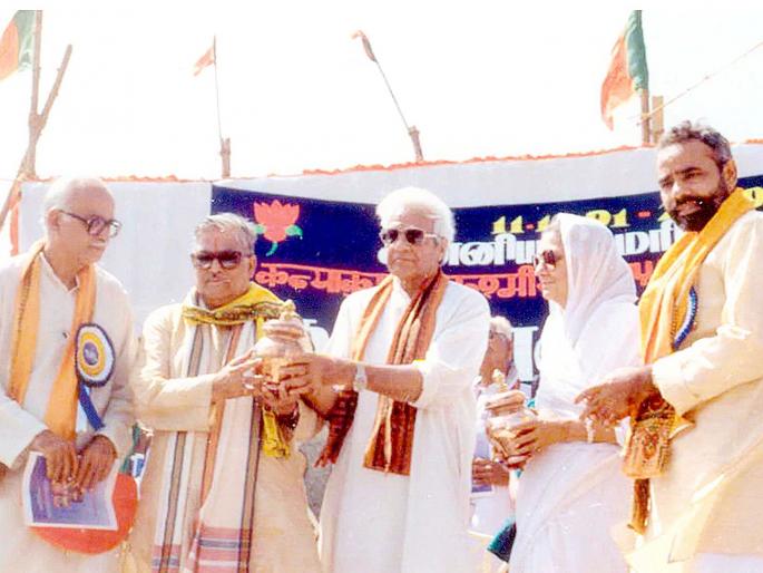 Jammu & Kashmir: Section 3 deleted after 3 years of unity visit | Jammu & Kashmir: एकता यात्रेच्या २७ वर्षांनंतर कलम ३७० हटविले Jammu & Kashmir: Section 3 deleted after 3 years of unity visit | Jammu & Kashmir: एकता यात्रेच्या २७ वर्षांनंतर कलम ३७० हटविले