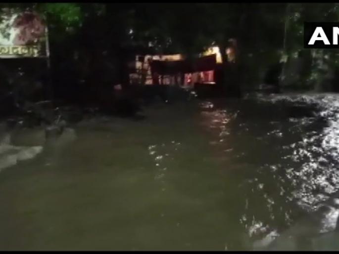 Rain Update: Rainstorm in Pune district, 40 rescued in Indapur, water seeps into house in Baramati | Rain Update: पुणे जिल्ह्यात पावसाचा हाहाकार, इंदापूरात ४० जणांना वाचवले, बारामतीत घरात पाणी शिरले Rain Update: Rainstorm in Pune district, 40 rescued in Indapur, water seeps into house in Baramati | Rain Update: पुणे जिल्ह्यात पावसाचा हाहाकार, इंदापूरात ४० जणांना वाचवले, बारामतीत घरात पाणी शिरले
