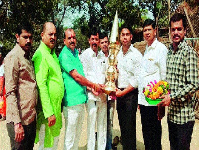 A visit to the Ekvira Temple in Carla | कार्ला येथील एकवीरा देवस्थानला कळस भेट A visit to the Ekvira Temple in Carla | कार्ला येथील एकवीरा देवस्थानला कळस भेट