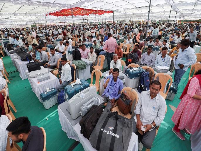 Manpower required for Lok Sabha elections is insufficient, employees are upset | निवडणुकीच्या कामासाठी चिडचिड अन् नाराजीही; कर्मचारी उपलब्ध करून घेताना नाकीनऊ यावेत? 