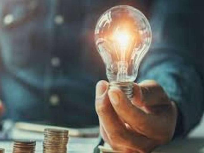 Electricity bills due to contractor error | कंत्राटदाराच्या चुकीमुळे भरमसाट वीजबिले Electricity bills due to contractor error | कंत्राटदाराच्या चुकीमुळे भरमसाट वीजबिले