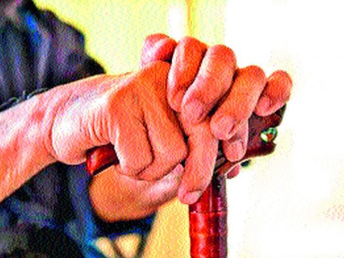 The furore of 'helper' on the loneliness of the senior citizens | ज्येष्ठांच्या एकटेपणावर ‘मदतनिसा’ची फुंकर