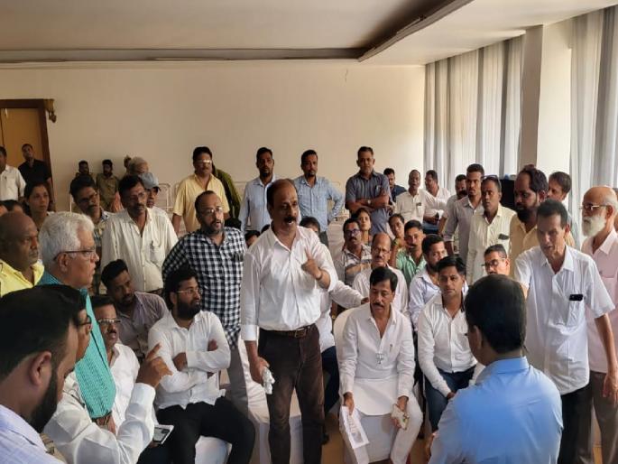 he electricity supply was interrupted everywhere during the rains In Sawantwadi, so the consumers complained to the electricity distribution officials | ग्राहकांची विद्युत अधिकाऱ्यांवर प्रश्नांची सरबत्ती, सावंतवाडीत सर्व पक्षीय बैठक he electricity supply was interrupted everywhere during the rains In Sawantwadi, so the consumers complained to the electricity distribution officials | ग्राहकांची विद्युत अधिकाऱ्यांवर प्रश्नांची सरबत्ती, सावंतवाडीत सर्व पक्षीय बैठक