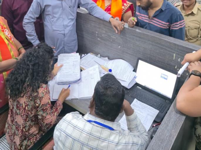 Another ploy by political leaders, two people in the same ward have B-forms, whose was valid? | राजकीय नेत्यांचा असाही डाव, एकाच प्रभागात दोन जणांना बी-फाॅर्म, कोणाचा ठरला वैध? Another ploy by political leaders, two people in the same ward have B-forms, whose was valid? | राजकीय नेत्यांचा असाही डाव, एकाच प्रभागात दोन जणांना बी-फाॅर्म, कोणाचा ठरला वैध?