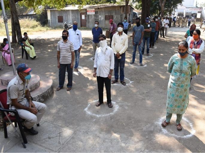 Record-breaking turnout threatens candidates; Record turnout of 64.49 per cent in Marathwada | रेकॉर्डब्रेक मतदानाने उमेदवारांमध्ये धाकधूक; पदवीधर निवडणुकीचे मराठवाड्यात ६४.४९ टक्के मतदान Record-breaking turnout threatens candidates; Record turnout of 64.49 per cent in Marathwada | रेकॉर्डब्रेक मतदानाने उमेदवारांमध्ये धाकधूक; पदवीधर निवडणुकीचे मराठवाड्यात ६४.४९ टक्के मतदान