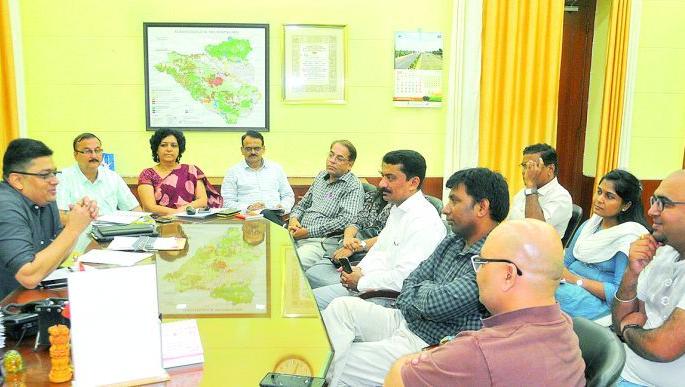 'Watch' on social media and paid news | Maharashtra Assembly Election 2019 : सोशल मीडिया व पेड न्यूजवर 'वॉच'