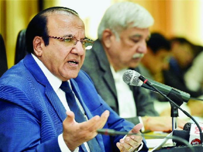 After 2500 crores, Gujarat elections are announced, in two phases for 182 seats, polling on 9th and 14th December | २५०० कोटींच्या खैरातीनंतर गुजरात निवडणुकीची घोषणा, १८२ जागांसाठी दोन टप्प्यांत ९ व १४ डिसेंबर रोजी मतदान After 2500 crores, Gujarat elections are announced, in two phases for 182 seats, polling on 9th and 14th December | २५०० कोटींच्या खैरातीनंतर गुजरात निवडणुकीची घोषणा, १८२ जागांसाठी दोन टप्प्यांत ९ व १४ डिसेंबर रोजी मतदान