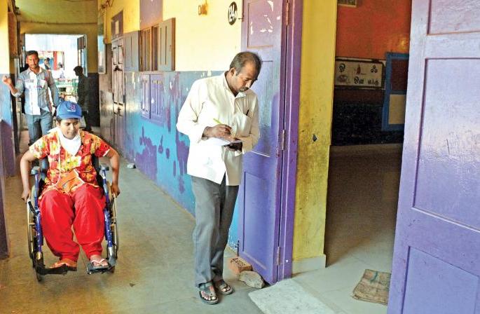 Election Department inspection of polling stations! | निवडणूक विभागाकडून मतदान केंद्रांची तपासणी! Election Department inspection of polling stations! | निवडणूक विभागाकडून मतदान केंद्रांची तपासणी!