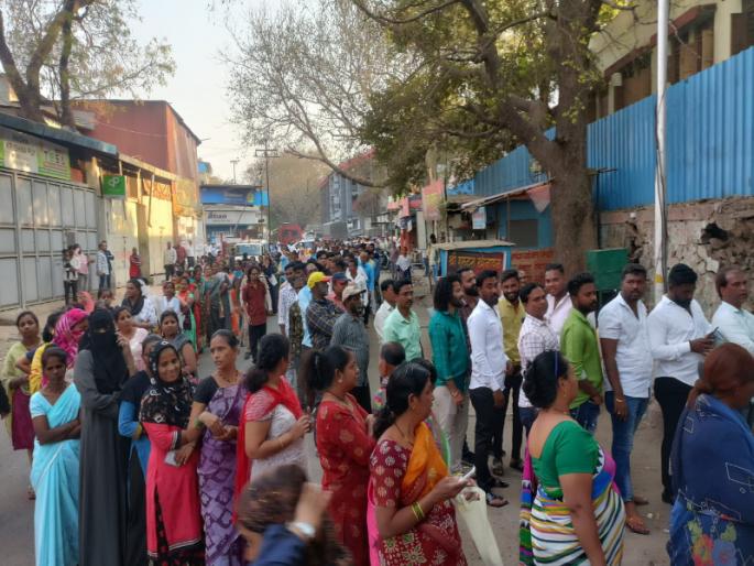 Polling will continue even after 5 pm in Pune Huge crowd for voting at Mahatma Phule Peth | Video: पुण्यात सायंकाळी ५ नंतरही मतदान सुरु राहणार; महात्मा फुले पेठेत मतदानासाठी प्रचंड गर्दी Polling will continue even after 5 pm in Pune Huge crowd for voting at Mahatma Phule Peth | Video: पुण्यात सायंकाळी ५ नंतरही मतदान सुरु राहणार; महात्मा फुले पेठेत मतदानासाठी प्रचंड गर्दी