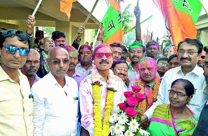 Kalmeshwar - Brahmini muncipal council BJP won | कळमेश्वर- ब्राह्मणी नगर परिषदेत भाजपा विजयी Kalmeshwar - Brahmini muncipal council BJP won | कळमेश्वर- ब्राह्मणी नगर परिषदेत भाजपा विजयी