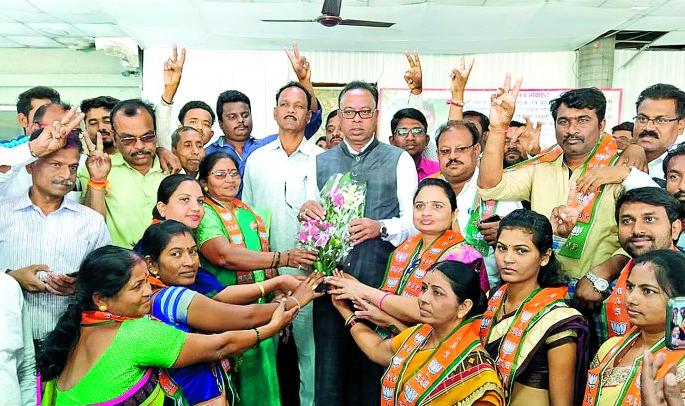 Khapri Railway-Kalkuhi Gram Panchayat to BJP | खापरी रेल्वे-कलकुही ग्रामपंचायत भाजपाकडे Khapri Railway-Kalkuhi Gram Panchayat to BJP | खापरी रेल्वे-कलकुही ग्रामपंचायत भाजपाकडे