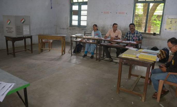 Maharashtra Assembly Election 2019 : The election system was held in Nagpur for 24 hours | Maharashtra Assembly Election 2019 : नागपुरात निवडणूक यंत्रणा २४ तास राबली Maharashtra Assembly Election 2019 : The election system was held in Nagpur for 24 hours | Maharashtra Assembly Election 2019 : नागपुरात निवडणूक यंत्रणा २४ तास राबली