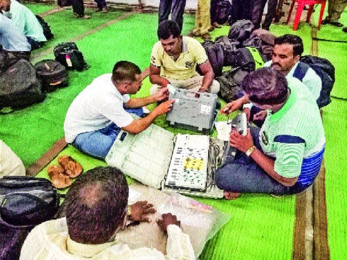 Action-packed sword in seven districts of Nashik district | नाशिक जिल्ह्यातील सातशे बीएलओंवर कारवाईची टांगती तलवार Action-packed sword in seven districts of Nashik district | नाशिक जिल्ह्यातील सातशे बीएलओंवर कारवाईची टांगती तलवार