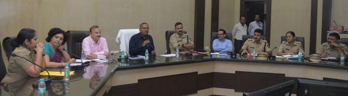 Follow the directions of the Election Commission: Collector Ravindra Thakre | Maharashtra Assembly Election 2019 : निवडणूक आयोगाच्या निर्देशांचे काटेकोर पालन करा : जिल्हाधिकारी रवींद्र ठाकरे Follow the directions of the Election Commission: Collector Ravindra Thakre | Maharashtra Assembly Election 2019 : निवडणूक आयोगाच्या निर्देशांचे काटेकोर पालन करा : जिल्हाधिकारी रवींद्र ठाकरे