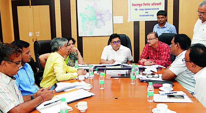 Counting of votes from 8 am: Nagpur district collector reviewed | मतमोजणी सकाळी ८ वाजतापासून : नागपूर जिल्हाधिकाऱ्यांनी घेतला आढावा Counting of votes from 8 am: Nagpur district collector reviewed | मतमोजणी सकाळी ८ वाजतापासून : नागपूर जिल्हाधिकाऱ्यांनी घेतला आढावा