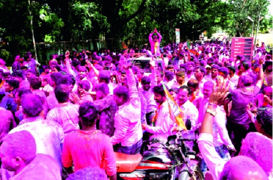 Demonstrations at 924 places of 'VVPat' - Present Status: Receiving 4257 Machines for the District | ‘व्हीव्हीपॅट’बाबत ९२४ ठिकाणी प्रात्यक्षिके-आतापर्यंतची स्थिती : जिल्ह्यासाठी ४२५७ मशीन्स प्राप्त Demonstrations at 924 places of 'VVPat' - Present Status: Receiving 4257 Machines for the District | ‘व्हीव्हीपॅट’बाबत ९२४ ठिकाणी प्रात्यक्षिके-आतापर्यंतची स्थिती : जिल्ह्यासाठी ४२५७ मशीन्स प्राप्त